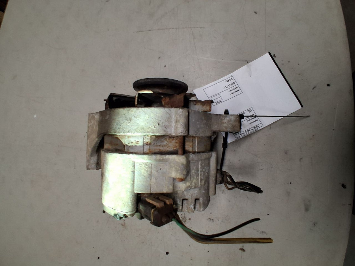 Alternator from a 1986 Ford Van, photo 4