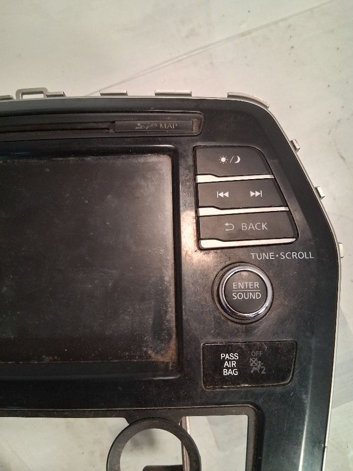 Radio Receiver from a 2017 Nissan Maxima, photo 3