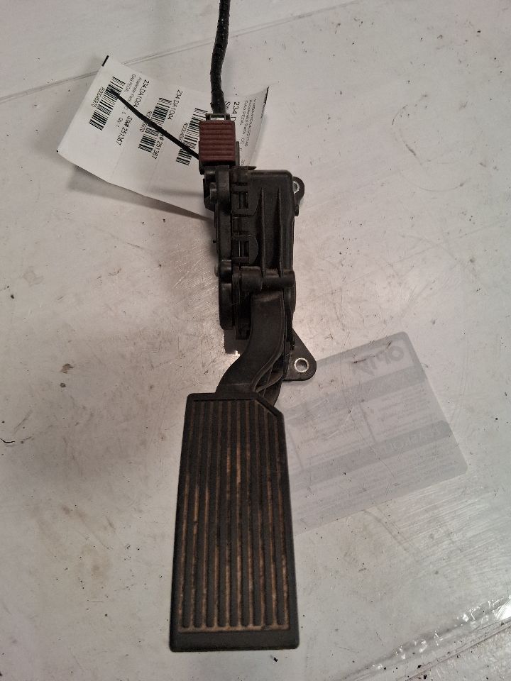 Accelerator Part from a 2004 Nissan Maxima, photo 4