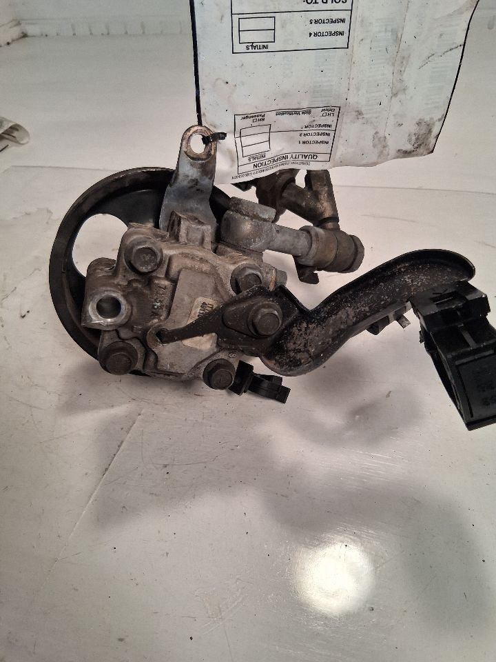 Power Steering Pump from a 2008 Nissan Pathfinder, photo 2