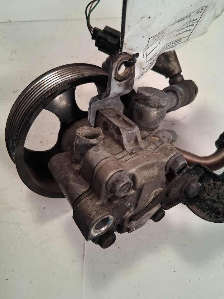 Power Steering Pump from a 2008 Nissan Pathfinder, photo 3