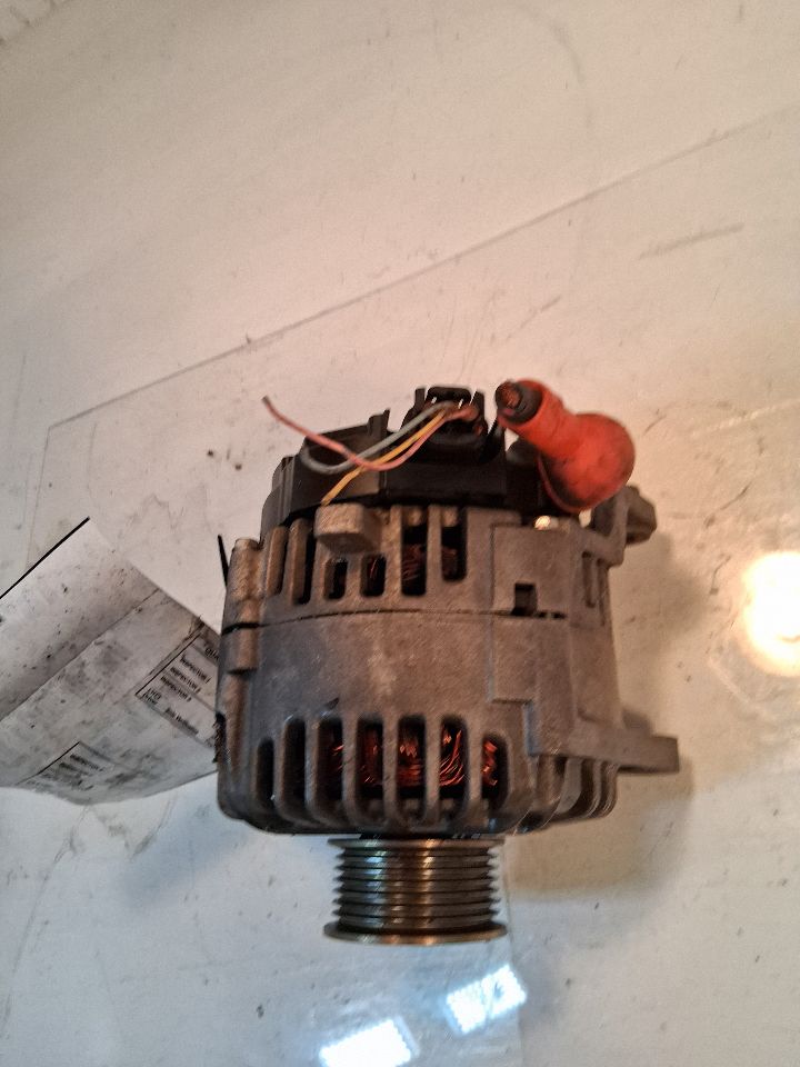 Alternator from a 2008 Nissan Pathfinder, photo 2