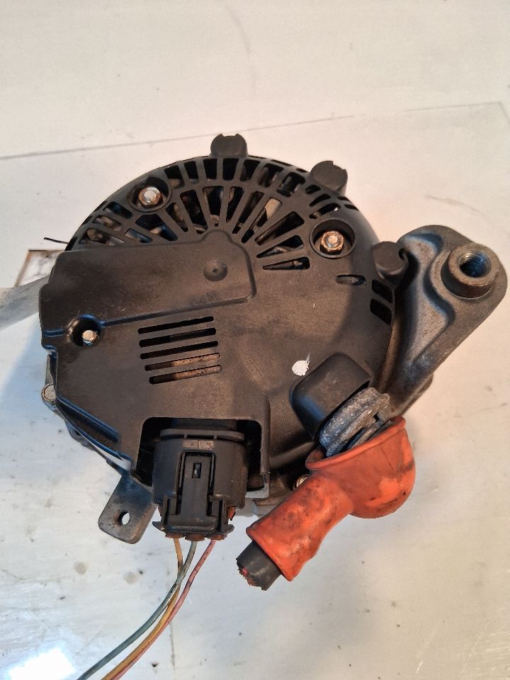 Alternator from a 2008 Nissan Pathfinder, photo 4