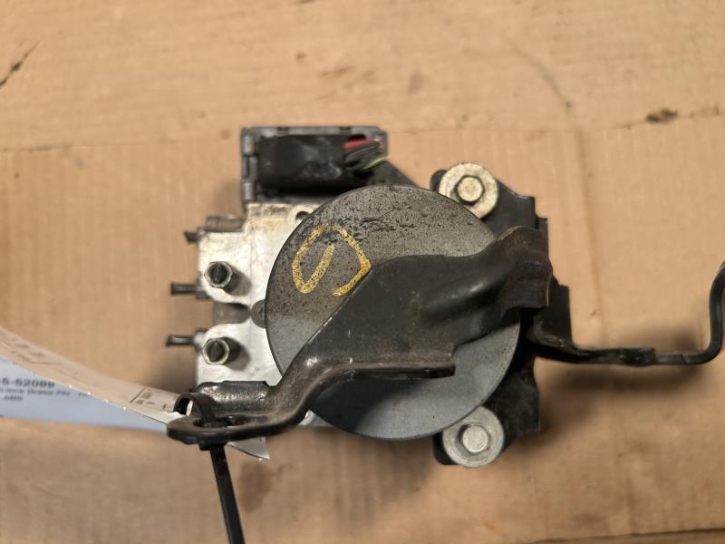 ABS Pump Module from a 2013 Mazda 6, photo 2