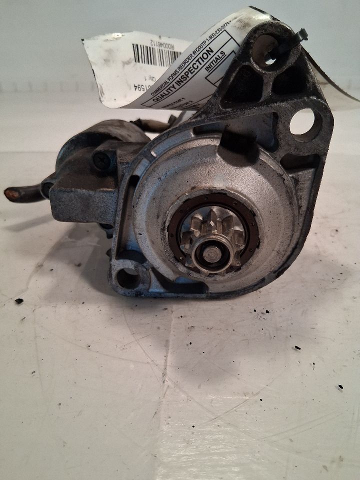 Starter Motor from a 2001 Volkswagen Jetta, photo 2