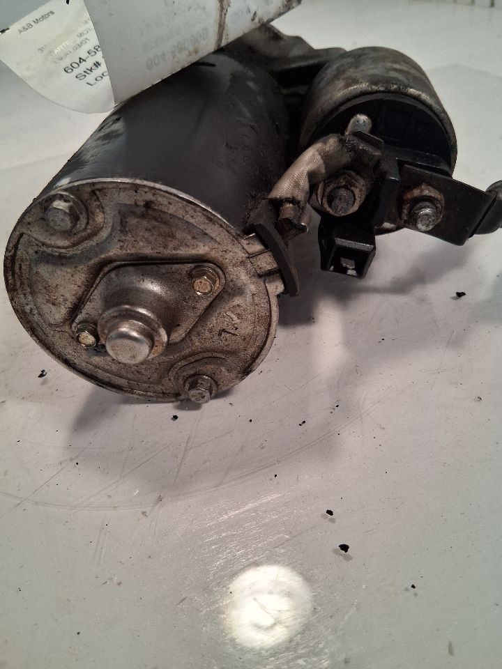 Starter Motor from a 2001 Volkswagen Jetta, photo 3