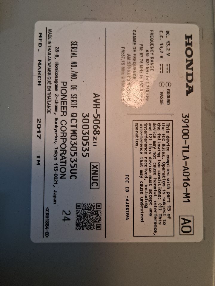 Radio Display Screen from a 2017 Honda CR-V, photo 4