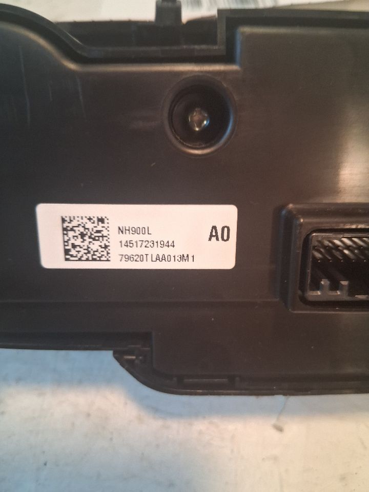 Climate Control Panel from a 2017 Honda CR-V, photo 4