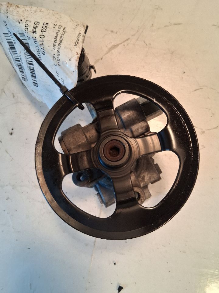 Power Steering Pump from a 2013 Chrysler 200, photo 1