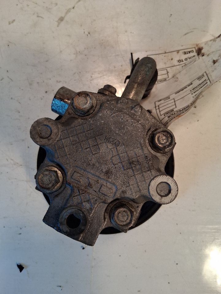 Power Steering Pump from a 2013 Chrysler 200, photo 2