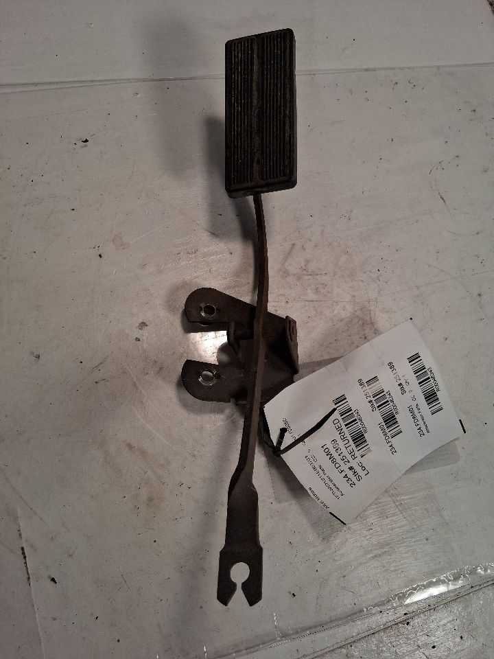 Accelerator Part from a 2001 Ford F-250 Super Duty, photo 1