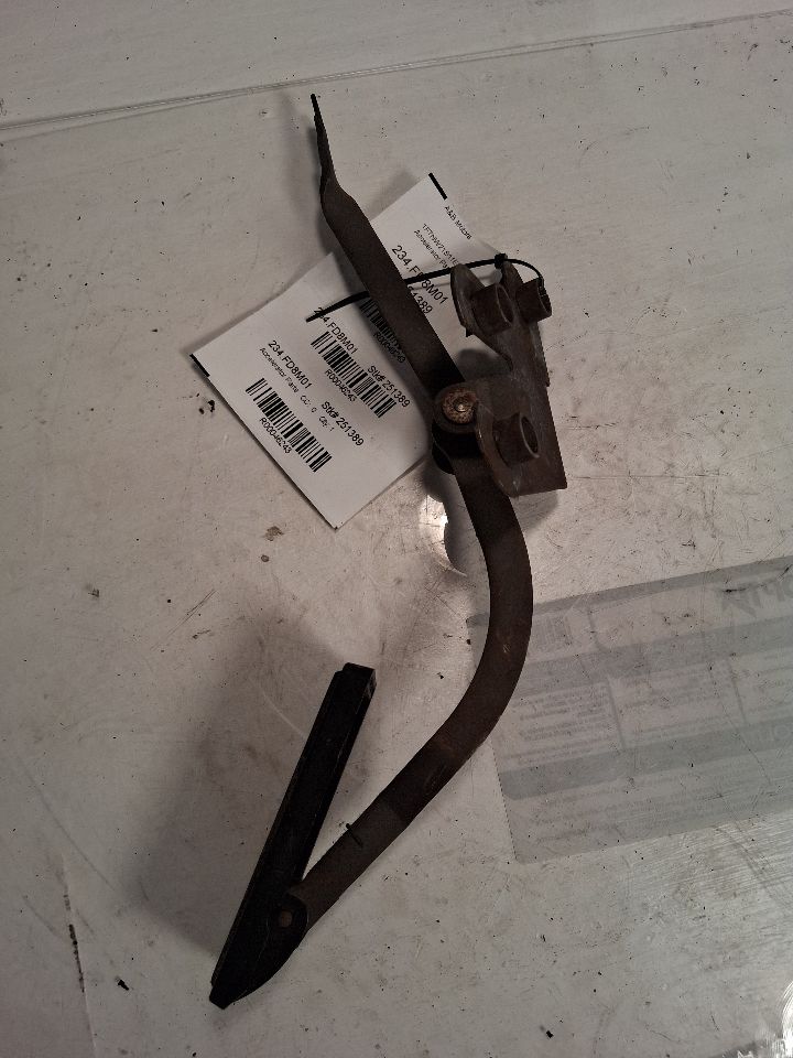 Accelerator Part from a 2001 Ford F-250 Super Duty, photo 2