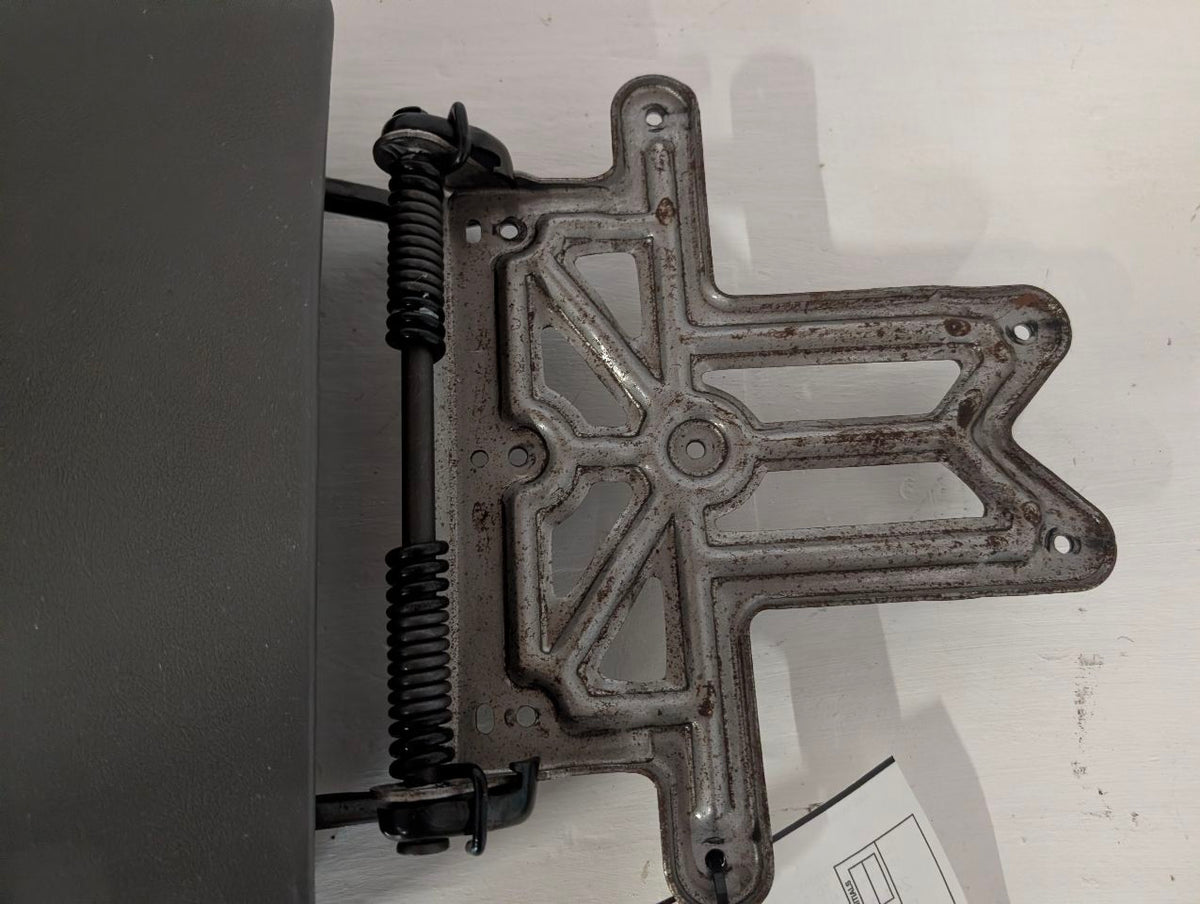 Center Console from a 2010 Toyota Tundra, front, photo 4