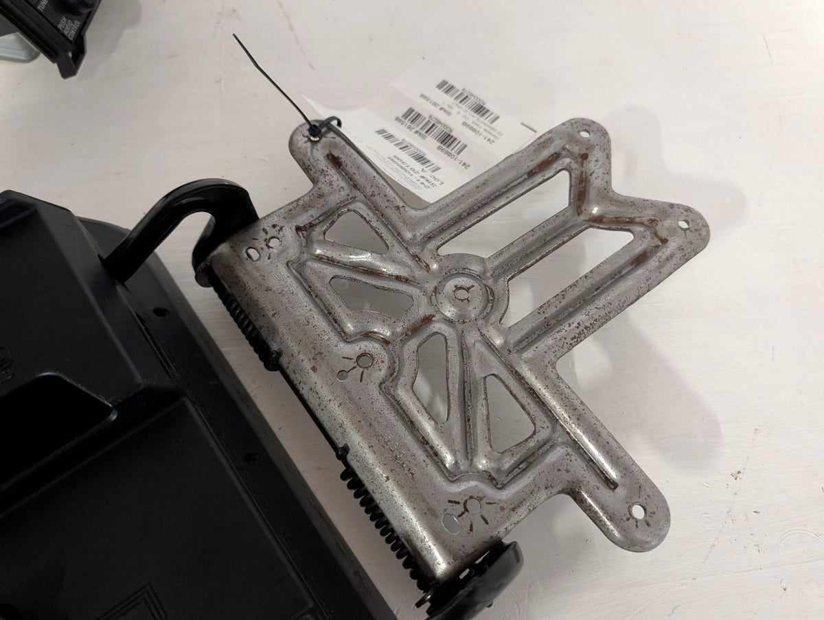 Center Console from a 2010 Toyota Tundra, front, photo 6