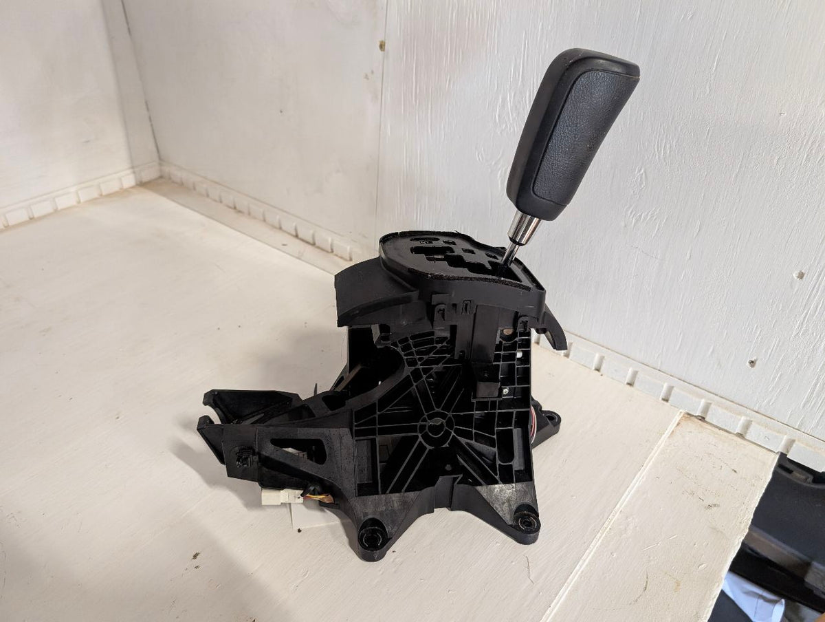 Gear Shifter from a 2010 Toyota Tundra, photo 2