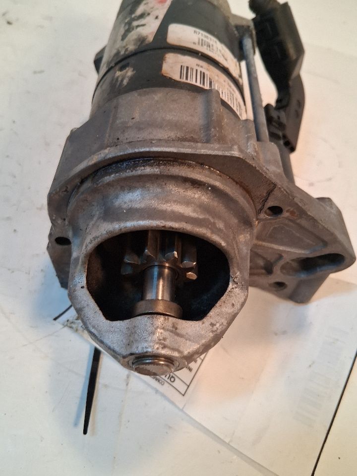 Starter Motor from a 2010 Toyota Tundra, photo 3