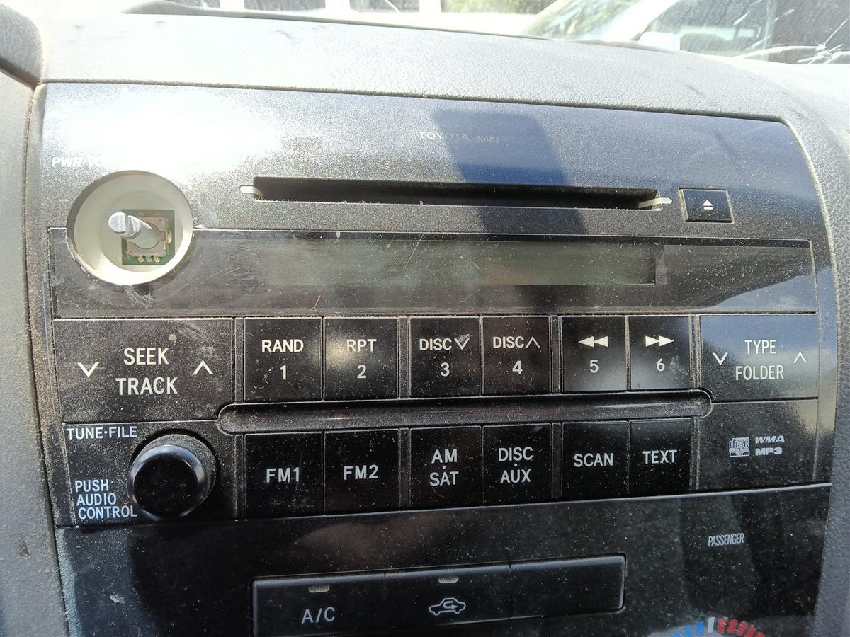 Radio Receiver from a 2010 Toyota Tundra, photo 1