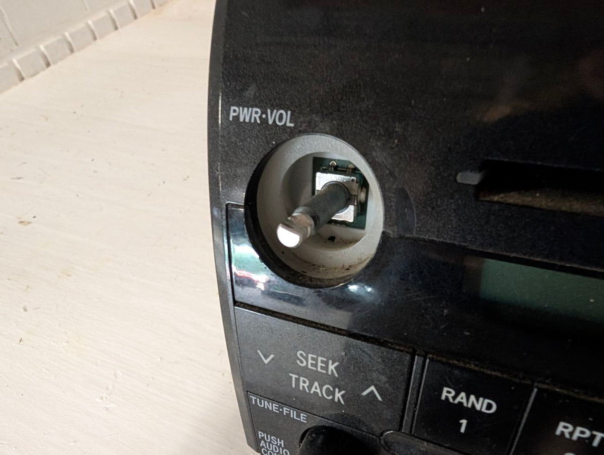 Radio Receiver from a 2010 Toyota Tundra, photo 4