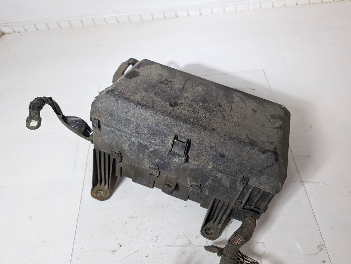 Engine Fuse Box from a 2010 Toyota Tundra, photo 2
