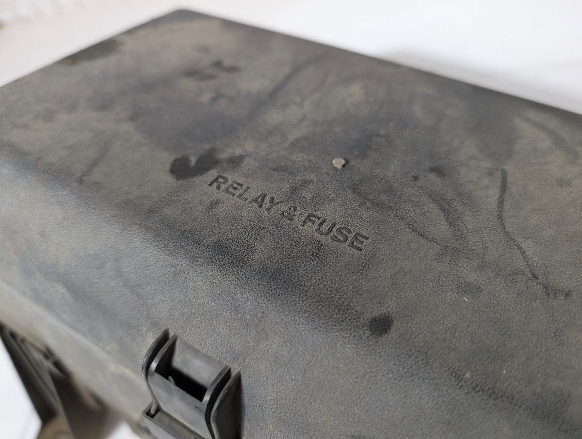 Engine Fuse Box from a 2010 Toyota Tundra, photo 3