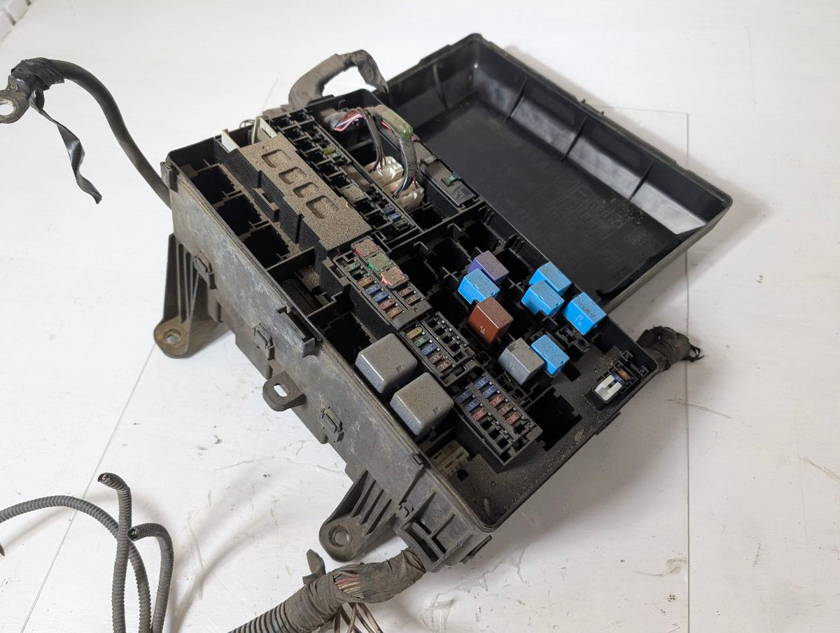 Engine Fuse Box from a 2010 Toyota Tundra, photo 4