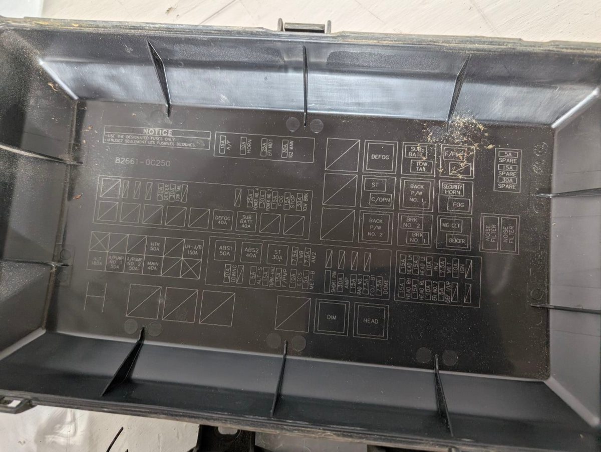 Engine Fuse Box from a 2010 Toyota Tundra, photo 6
