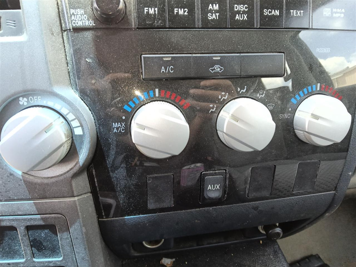 Climate Control Panel from a 2010 Toyota Tundra, photo 1