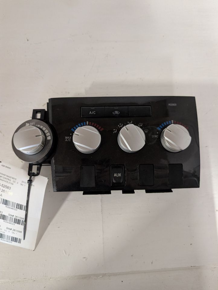 Climate Control Panel from a 2010 Toyota Tundra, photo 2
