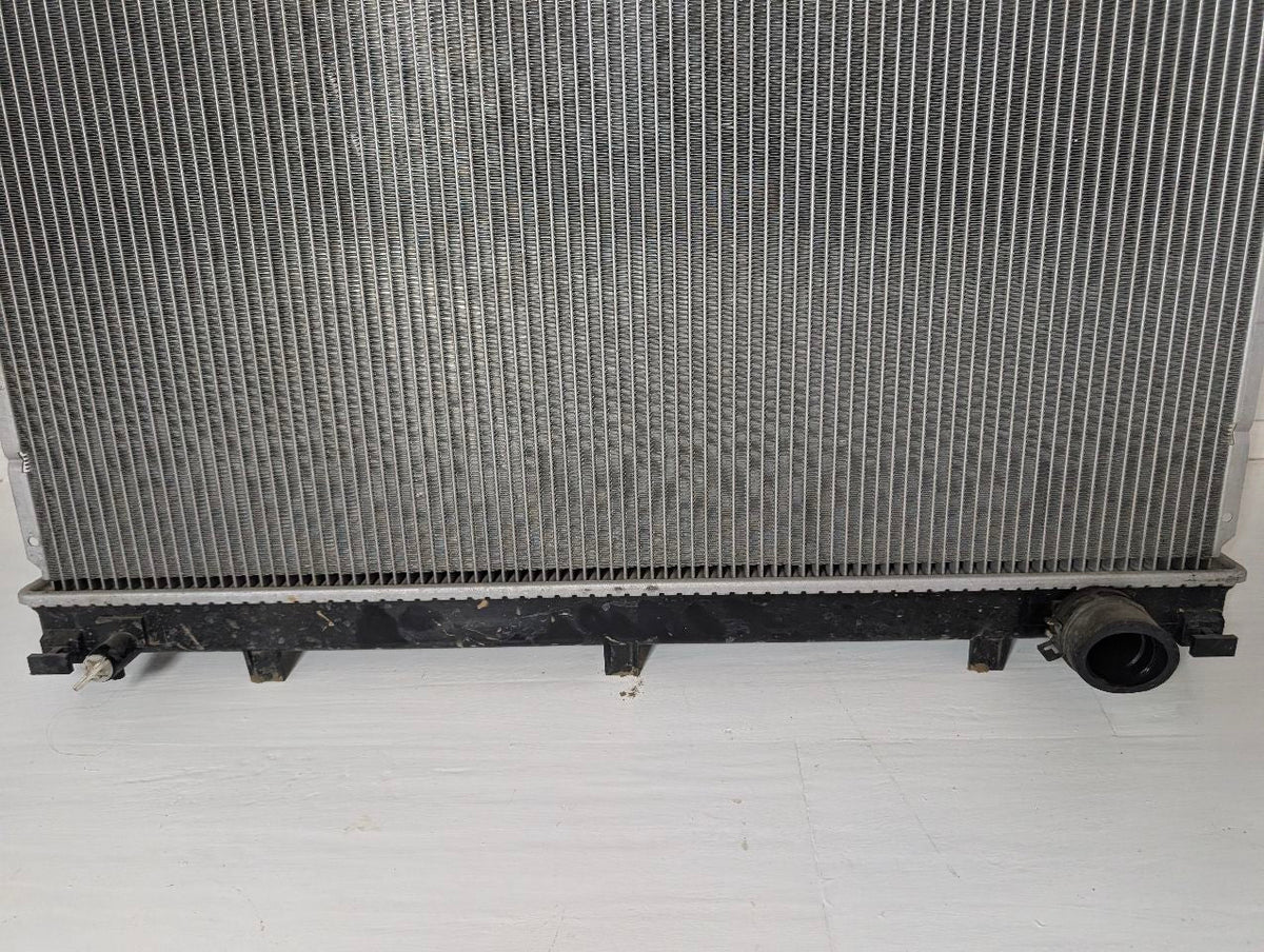 Radiator from a 2010 Toyota Tundra, photo 2