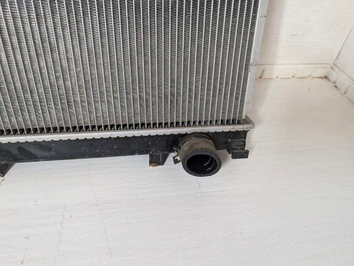 Radiator from a 2010 Toyota Tundra, photo 3
