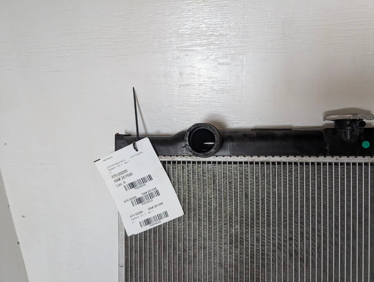 Radiator from a 2010 Toyota Tundra, photo 6