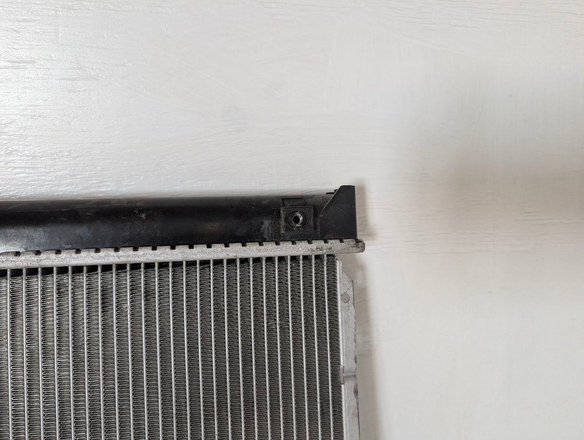 Radiator from a 2010 Toyota Tundra, photo 8