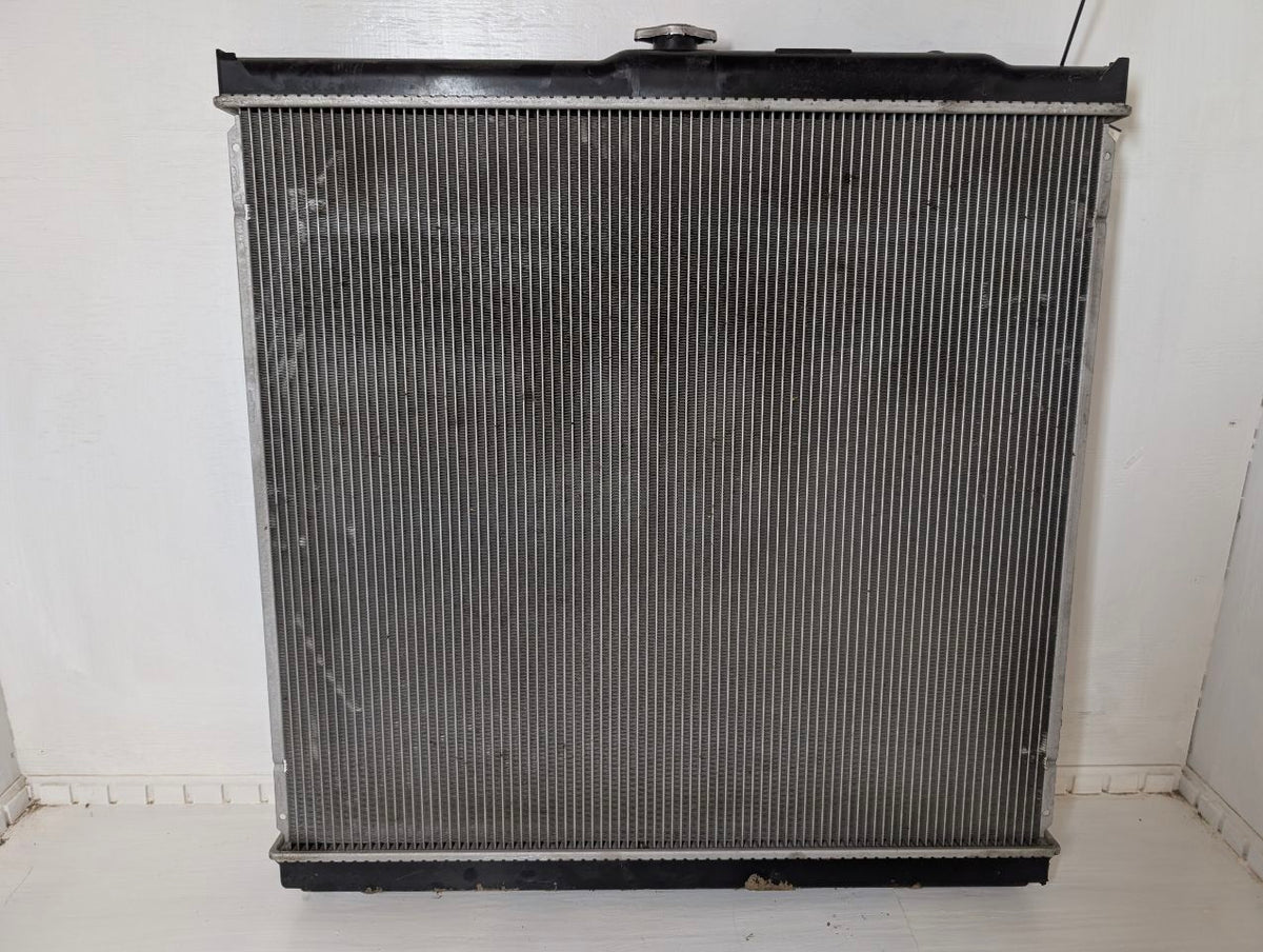 Radiator from a 2010 Toyota Tundra, photo 9