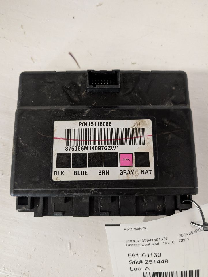 Body Control Module (BCM) from a 2004 Chevrolet Silverado 1500, photo 1
