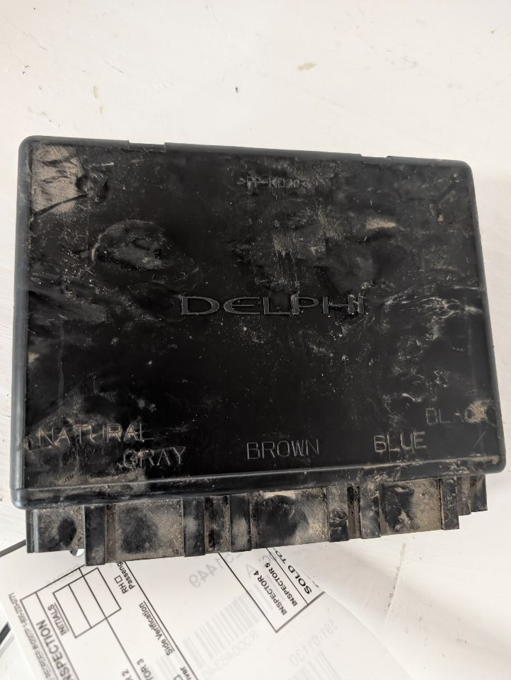 Body Control Module (BCM) from a 2004 Chevrolet Silverado 1500, photo 2