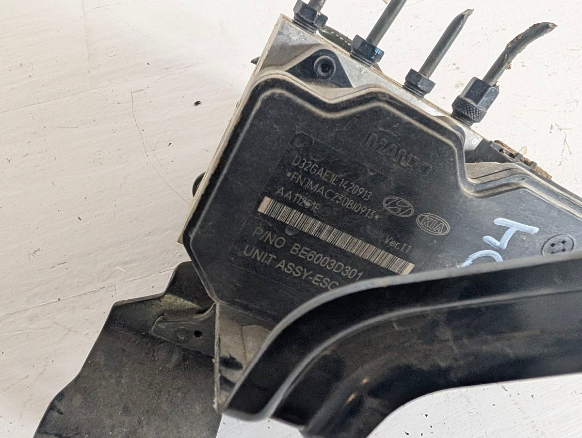 ABS Pump Module from a 2011 Hyundai Sonata, photo 2