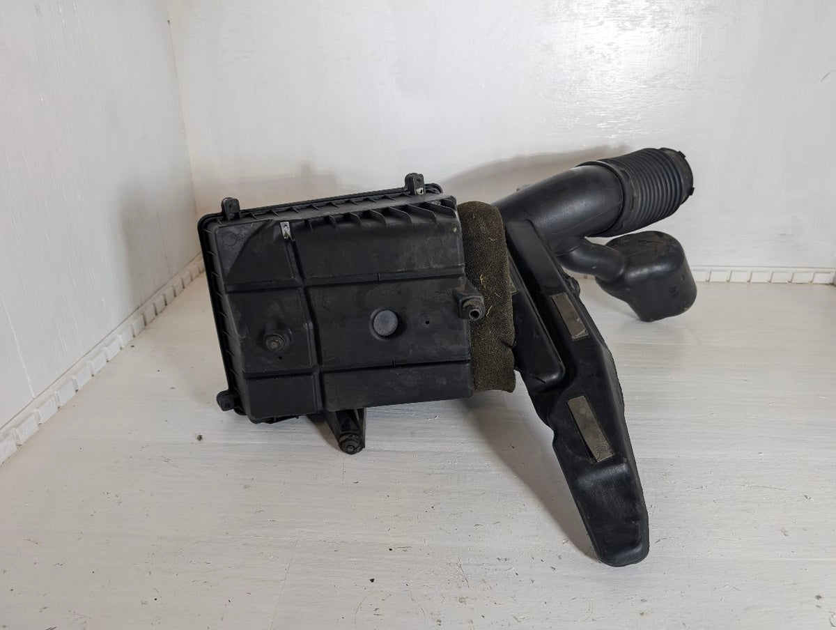 Air Filter Box from a 2011 Chevrolet Silverado 1500, photo 2