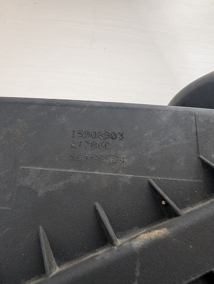 Air Filter Box from a 2011 Chevrolet Silverado 1500, photo 3