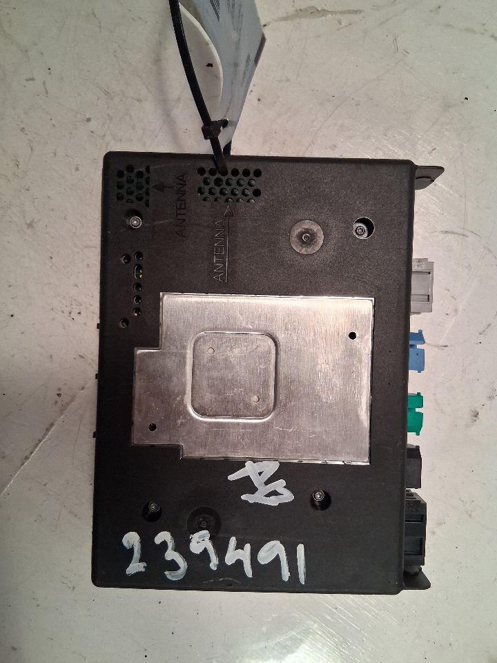 Infotainment Control Module from a 2015 Chevrolet Colorado, photo 2