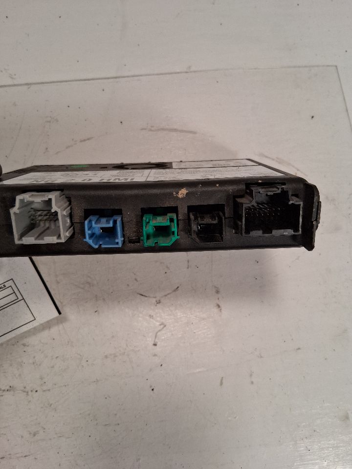 Infotainment Control Module from a 2015 Chevrolet Colorado, photo 3