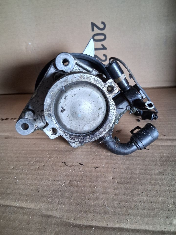 Power Steering Pump from a 2009 Hyundai Santa Fe, photo 2