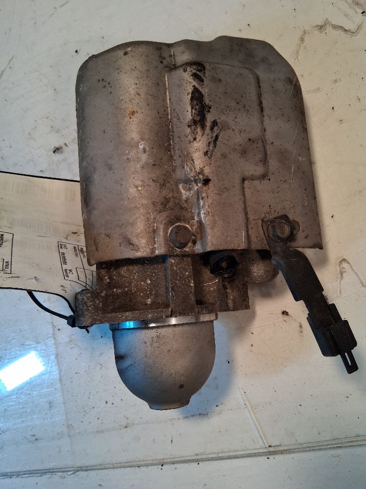 Starter Motor from a 2009 Hyundai Santa Fe, photo 2