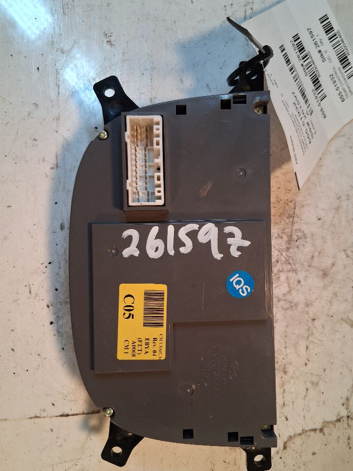 Climate Control Panel from a 2009 Hyundai Santa Fe, photo 3