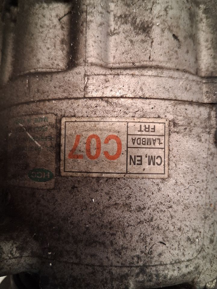 AC Compressor from a 2009 Hyundai Santa Fe, photo 2