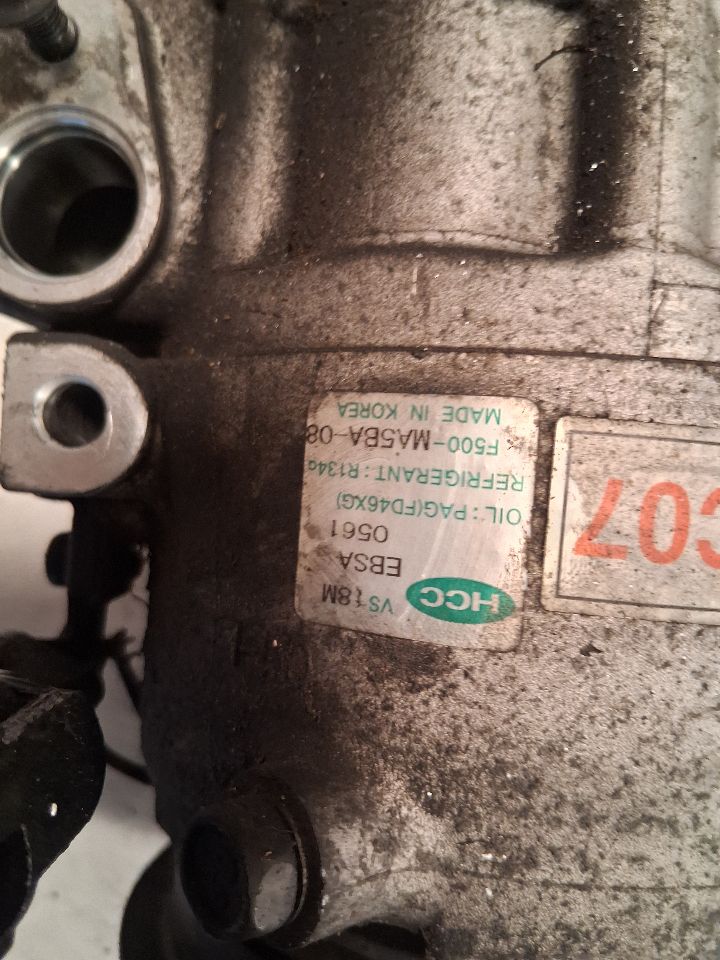AC Compressor from a 2009 Hyundai Santa Fe, photo 3