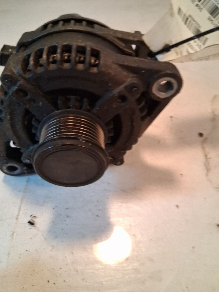Alternator from a 2007 Lexus ES350, photo 1