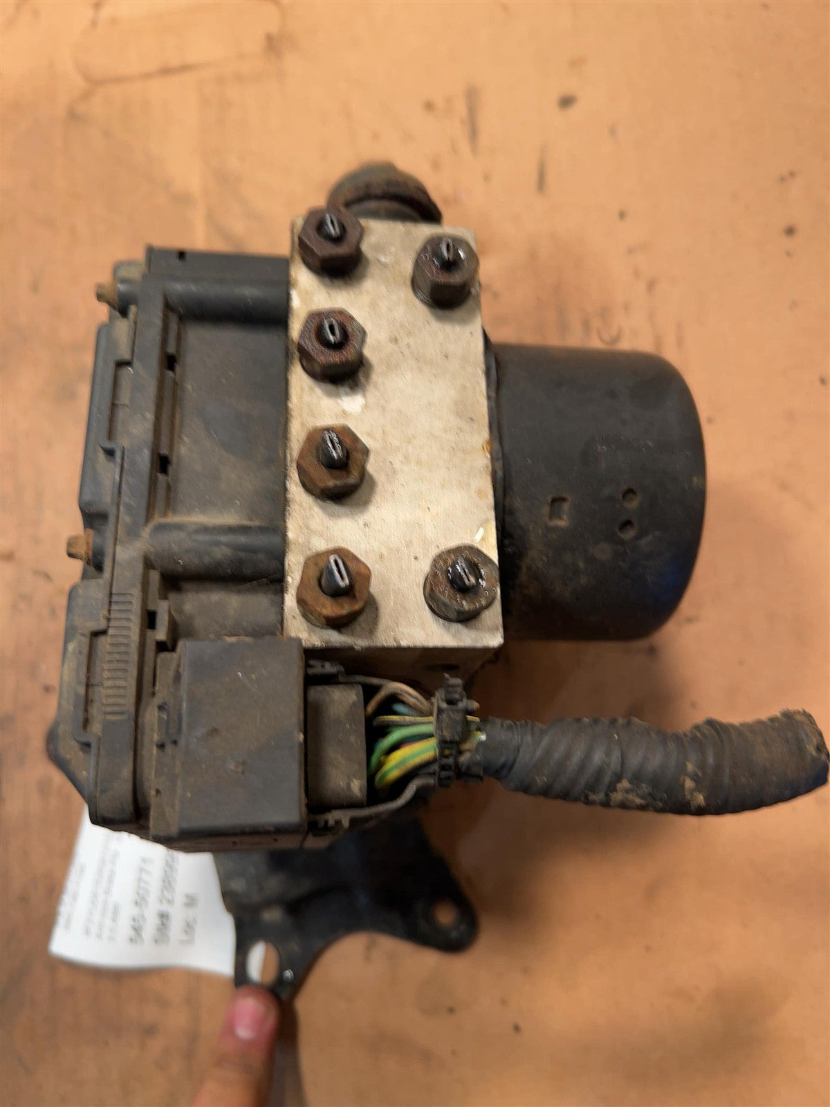 ABS Pump Module from a 2002 Mazda Tribute, photo 2