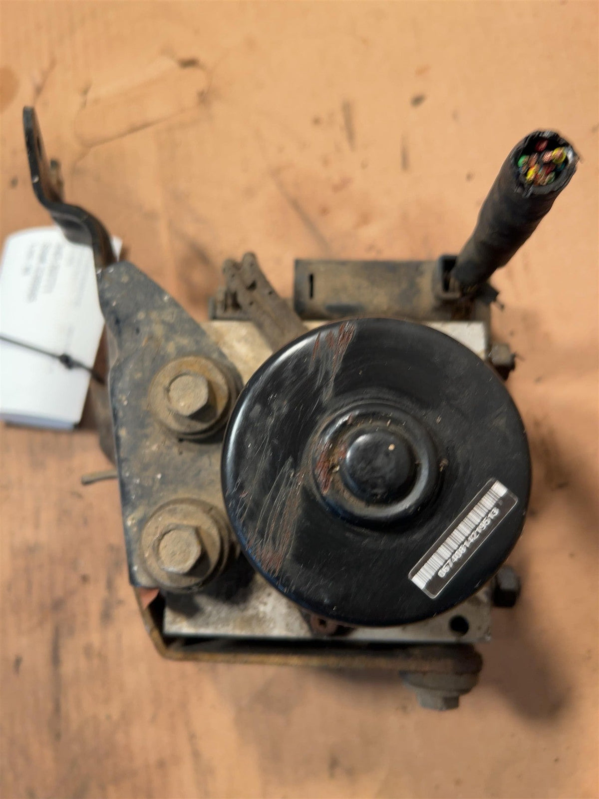 ABS Pump Module from a 2002 Mazda Tribute, photo 3