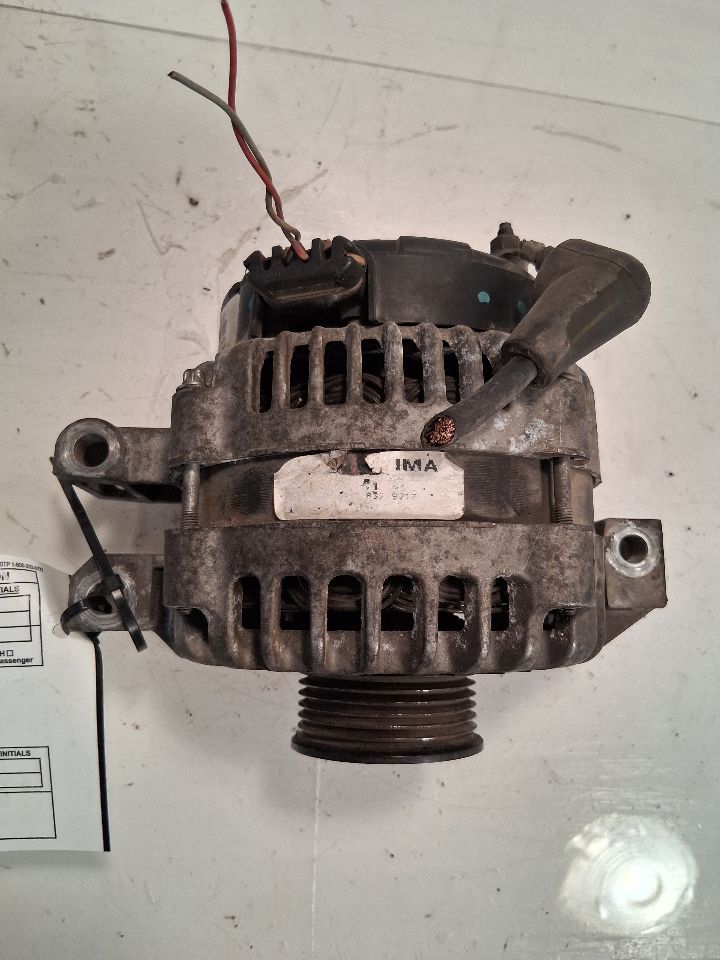 Alternator from a 2004 Chevrolet Trailblazer, photo 1