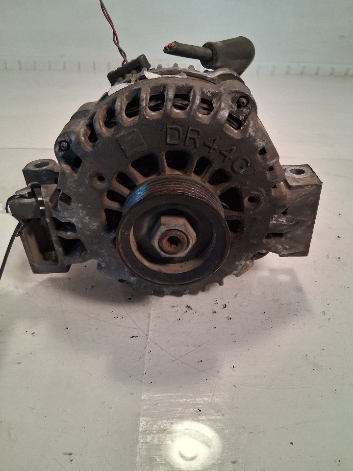 Alternator from a 2004 Chevrolet Trailblazer, photo 2